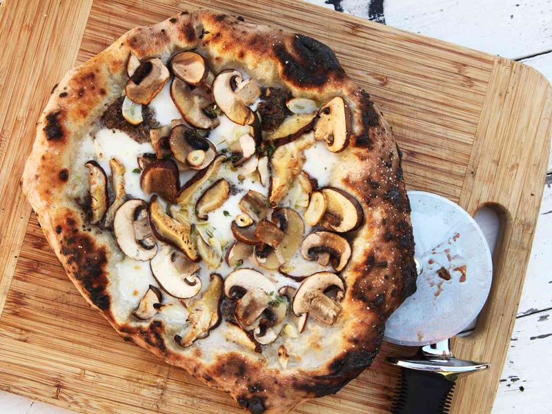 Mushroom pizza